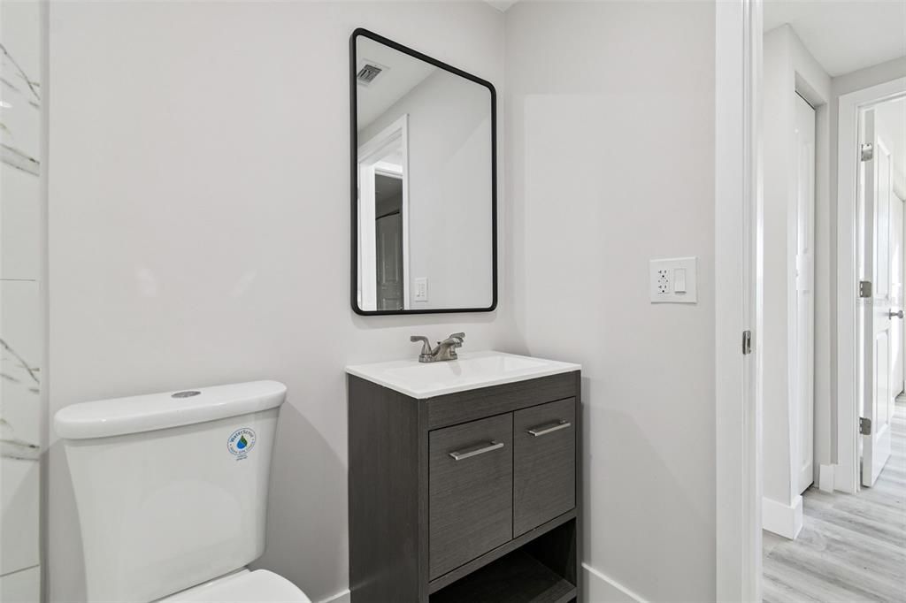 For Sale: $339,000 (2 beds, 1 baths, 918 Square Feet)