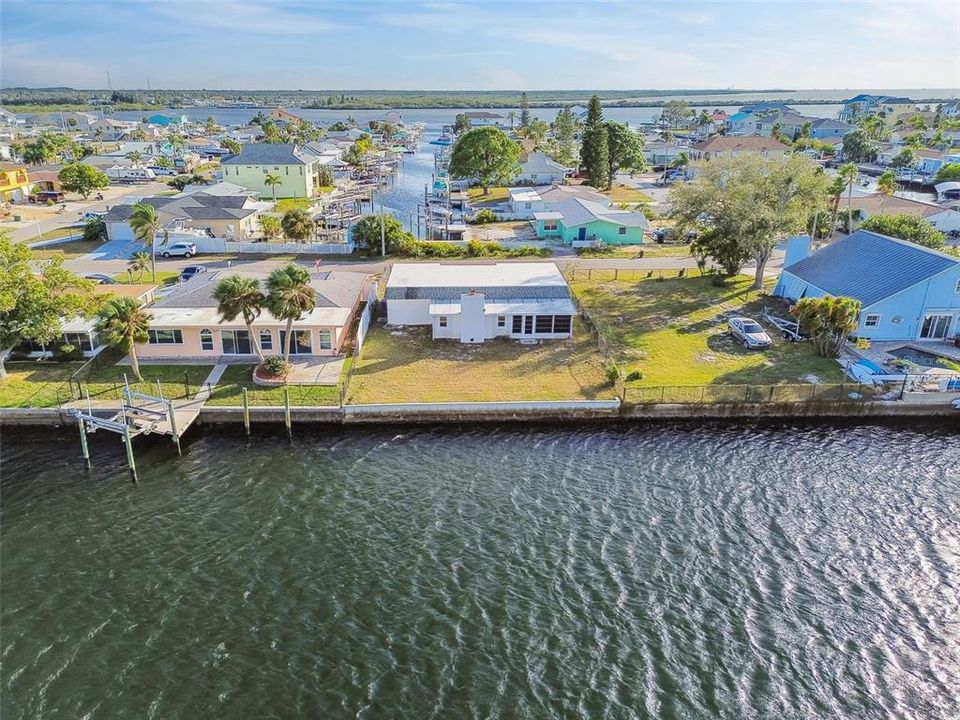 For Sale: $339,000 (2 beds, 1 baths, 918 Square Feet)