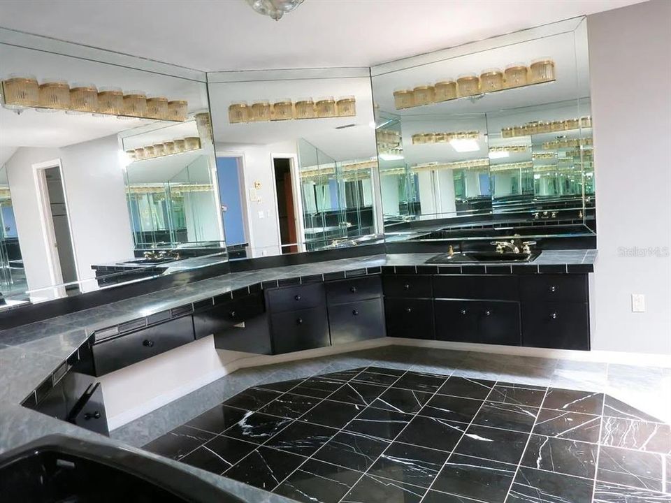 出租: $2,159 (3 贝兹, 2 浴室, 2271 平方英尺)