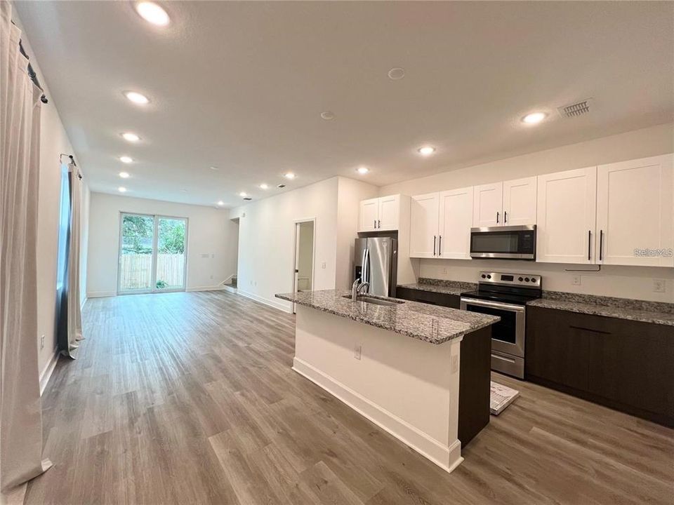 For Rent: $2,600 (3 beds, 2 baths, 1500 Square Feet)