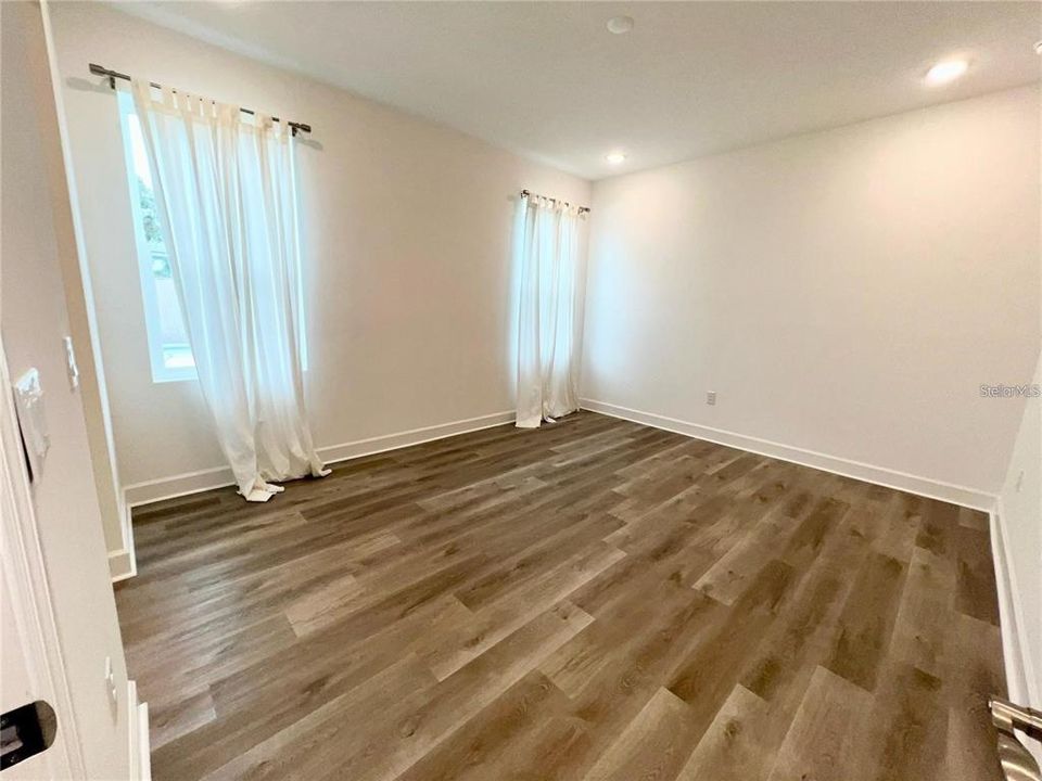 For Rent: $2,600 (3 beds, 2 baths, 1500 Square Feet)