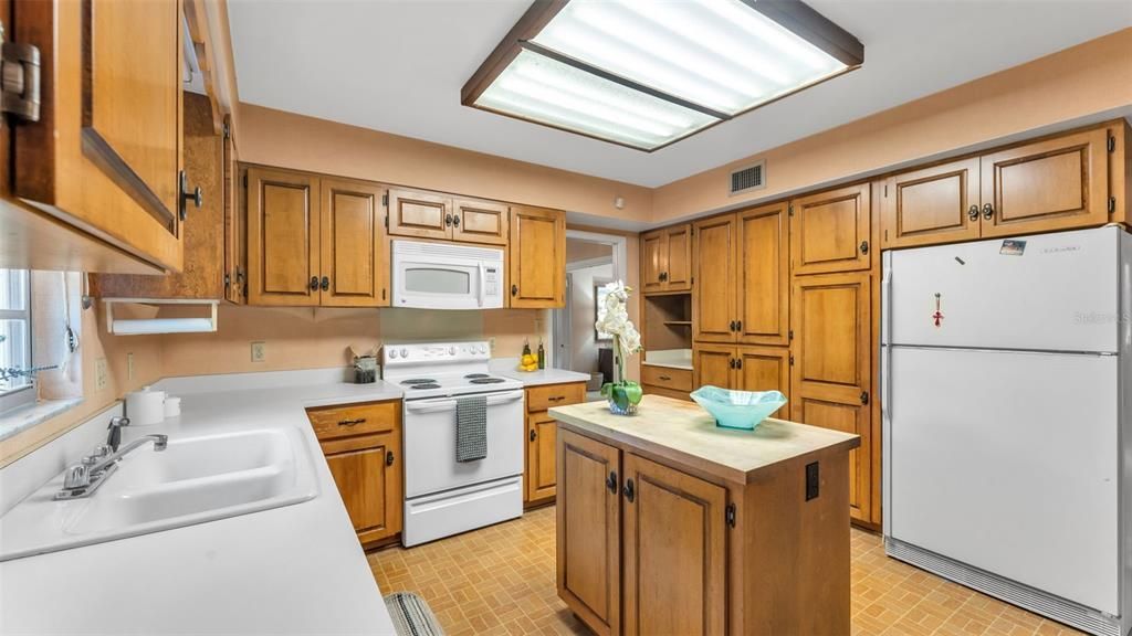 Active With Contract: $549,000 (4 beds, 3 baths, 3078 Square Feet)