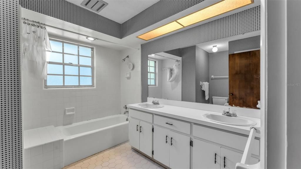 Active With Contract: $549,000 (4 beds, 3 baths, 3078 Square Feet)