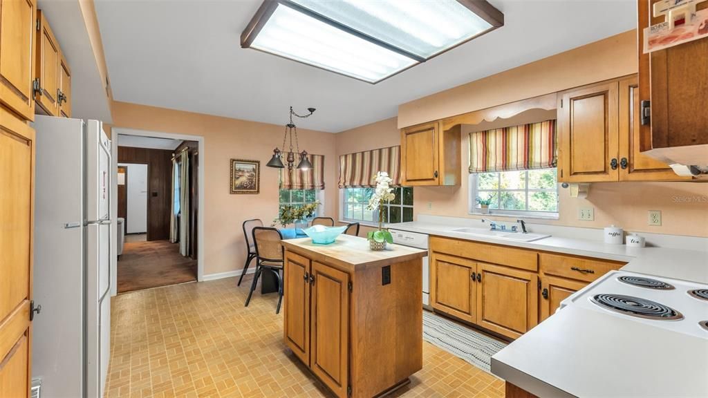 Active With Contract: $549,000 (4 beds, 3 baths, 3078 Square Feet)