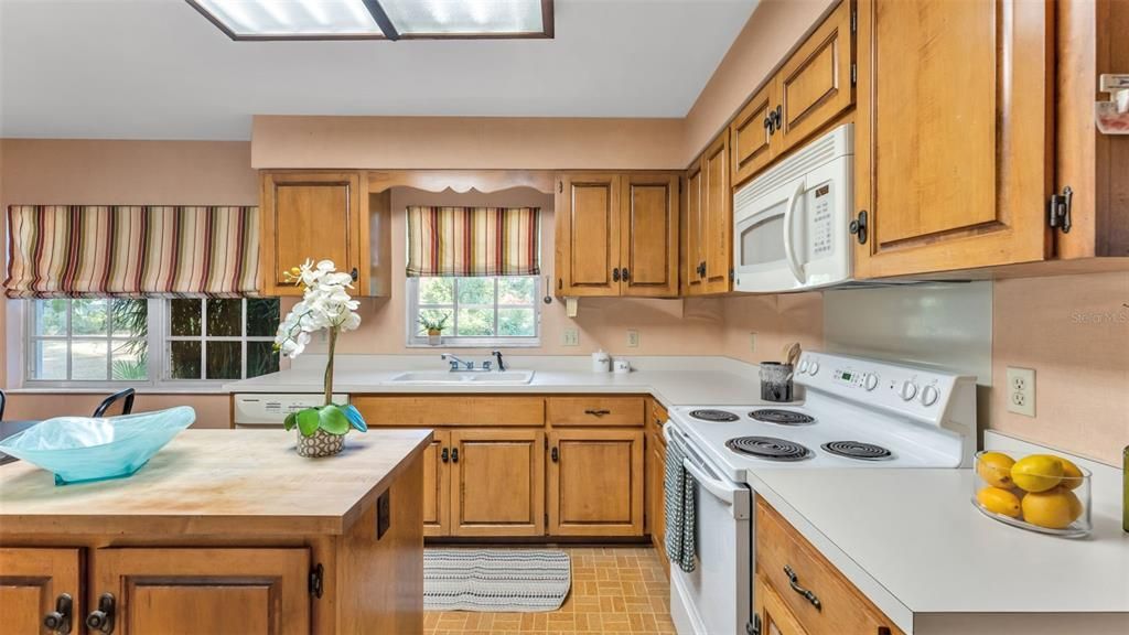 Active With Contract: $549,000 (4 beds, 3 baths, 3078 Square Feet)