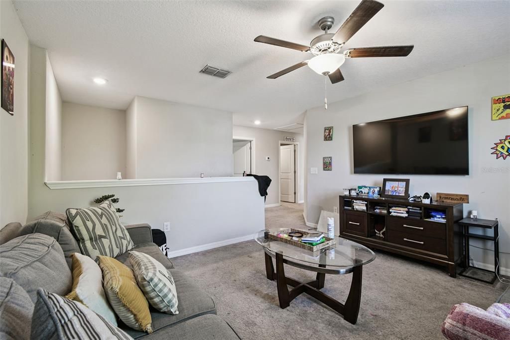 待售: $390,000 (4 贝兹, 2 浴室, 2635 平方英尺)