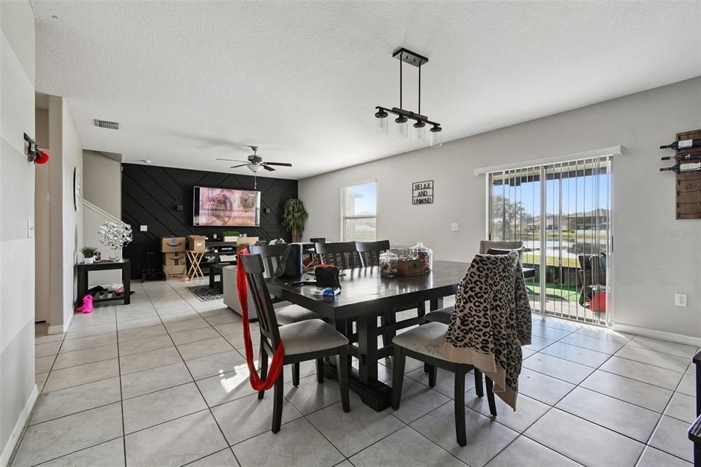 待售: $390,000 (4 贝兹, 2 浴室, 2635 平方英尺)