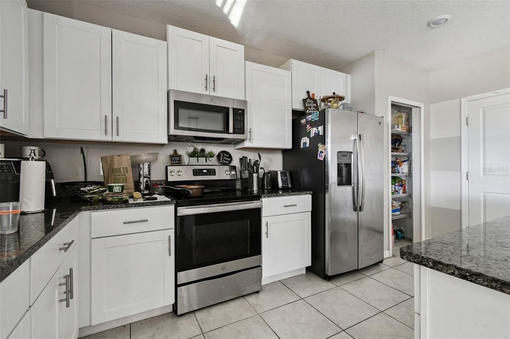 待售: $390,000 (4 贝兹, 2 浴室, 2635 平方英尺)