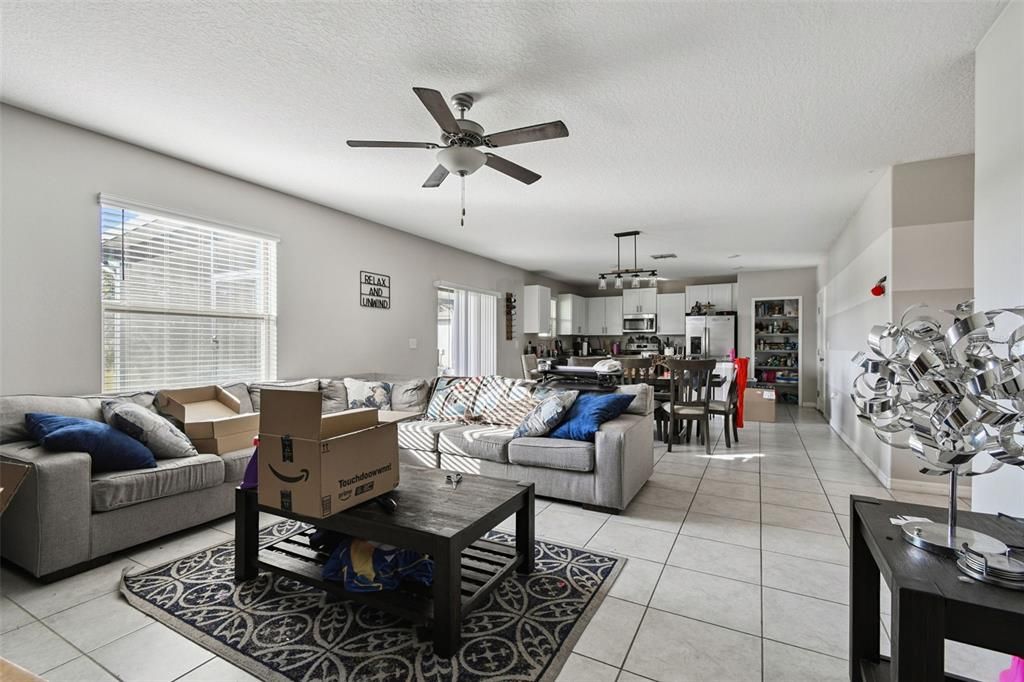 待售: $390,000 (4 贝兹, 2 浴室, 2635 平方英尺)