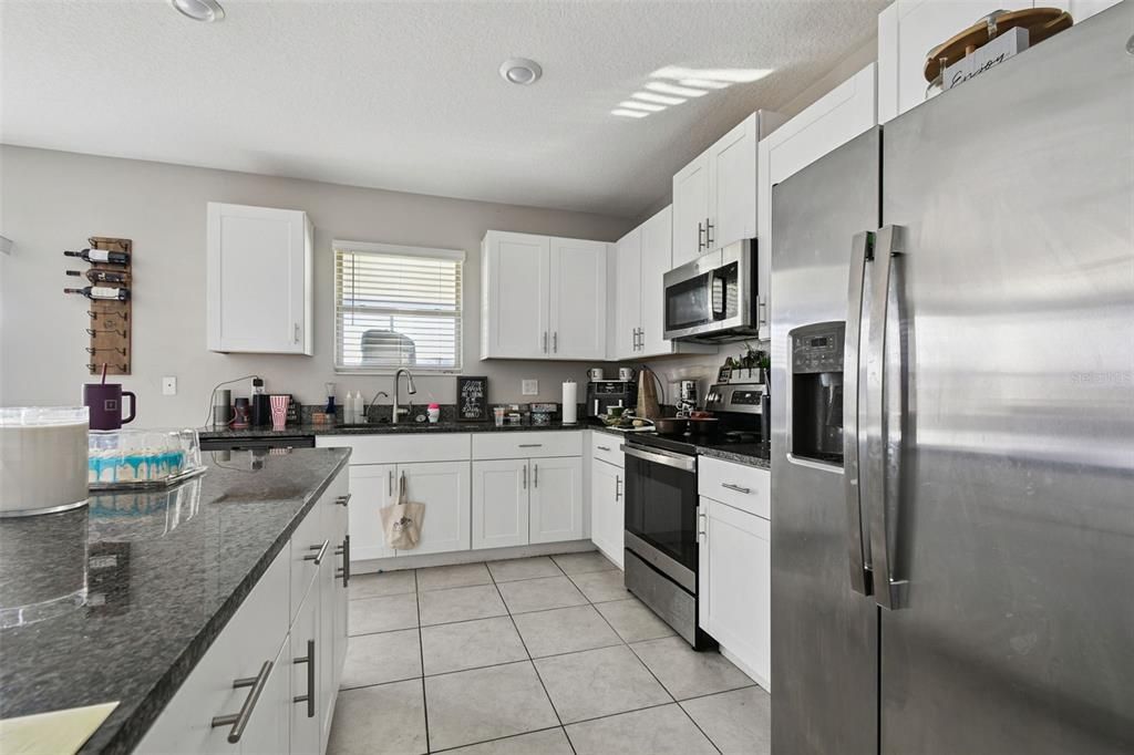 待售: $390,000 (4 贝兹, 2 浴室, 2635 平方英尺)