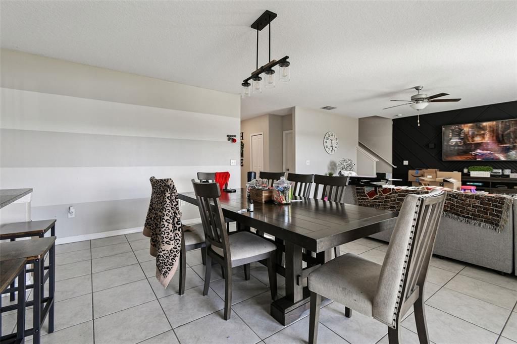 待售: $390,000 (4 贝兹, 2 浴室, 2635 平方英尺)