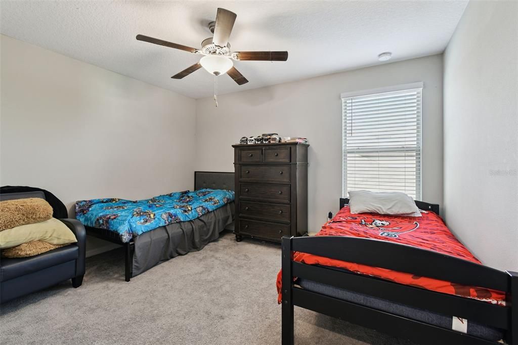 待售: $390,000 (4 贝兹, 2 浴室, 2635 平方英尺)