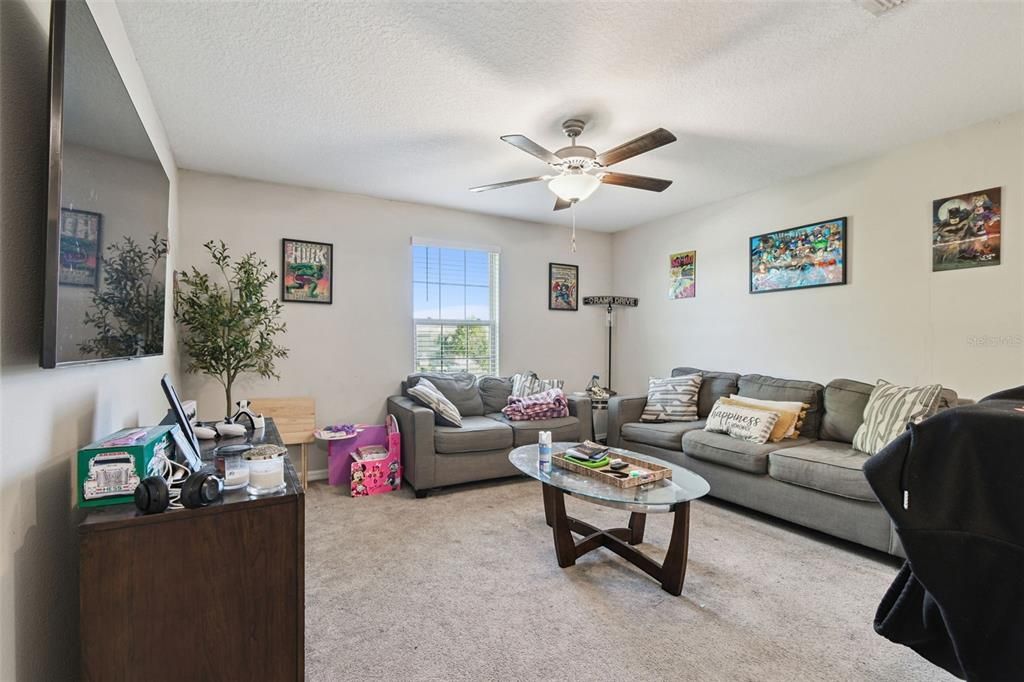 待售: $390,000 (4 贝兹, 2 浴室, 2635 平方英尺)