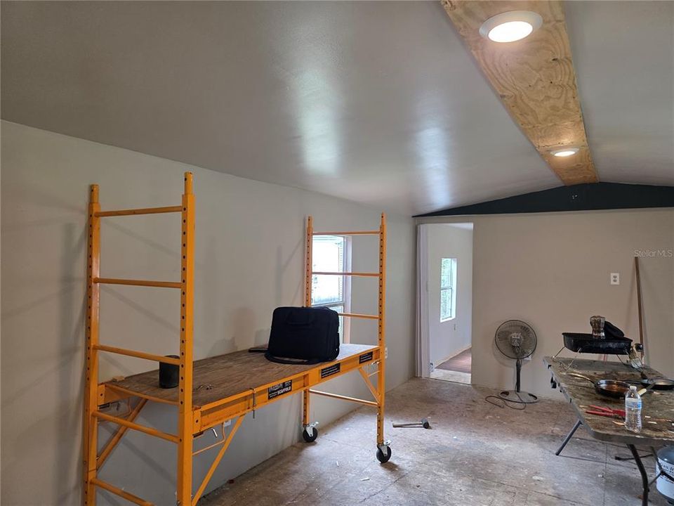 For Sale: $79,000 (3 beds, 2 baths, 1164 Square Feet)