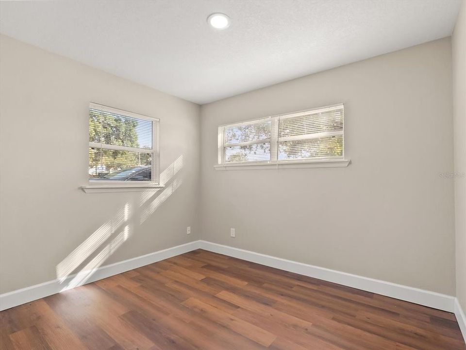 待售: $274,000 (3 贝兹, 1 浴室, 1103 平方英尺)