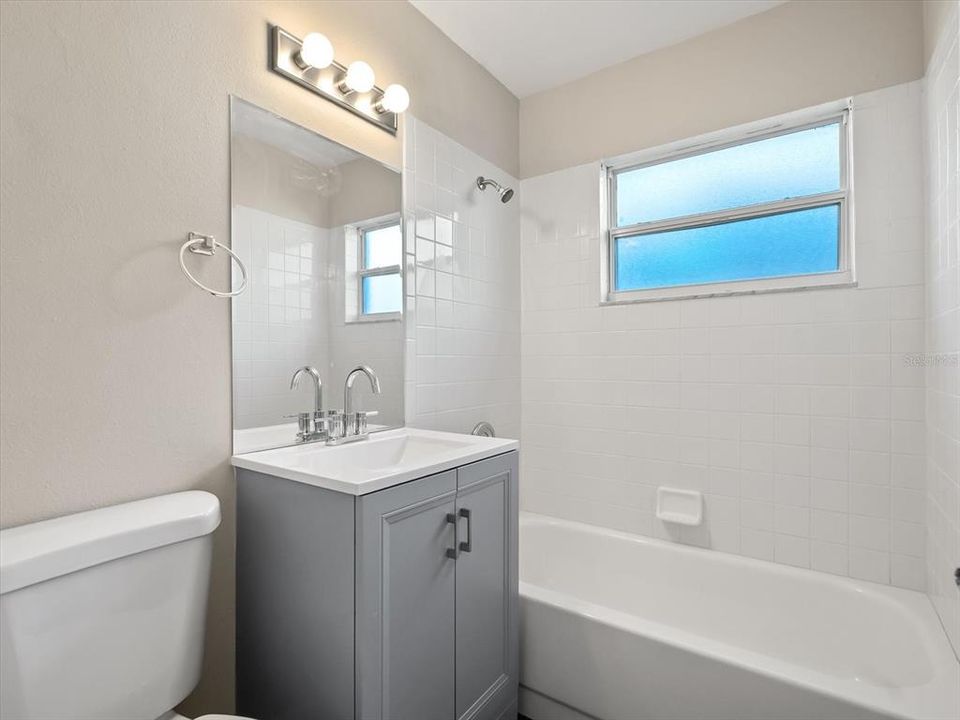 待售: $274,000 (3 贝兹, 1 浴室, 1103 平方英尺)