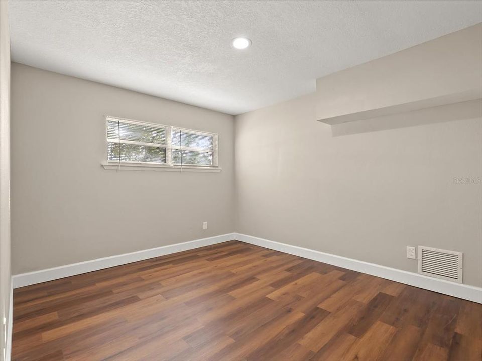 待售: $274,000 (3 贝兹, 1 浴室, 1103 平方英尺)