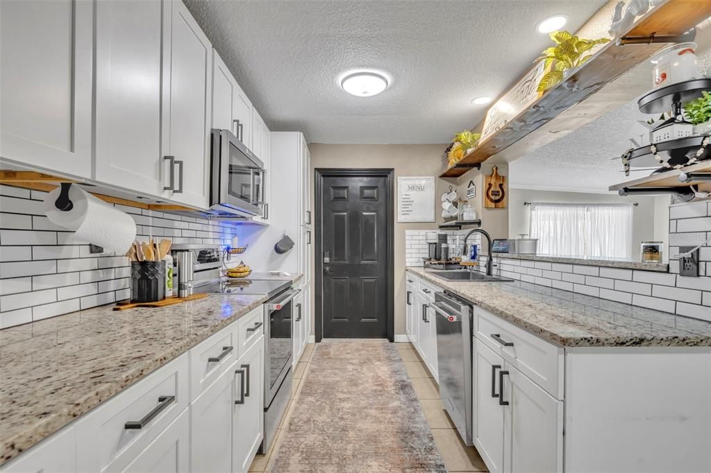 На продажу: $308,900 (4 спален, 2 ванн, 1730 Квадратных фут)