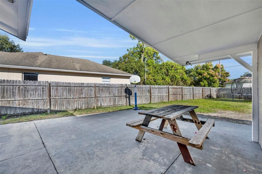 На продажу: $308,900 (4 спален, 2 ванн, 1730 Квадратных фут)