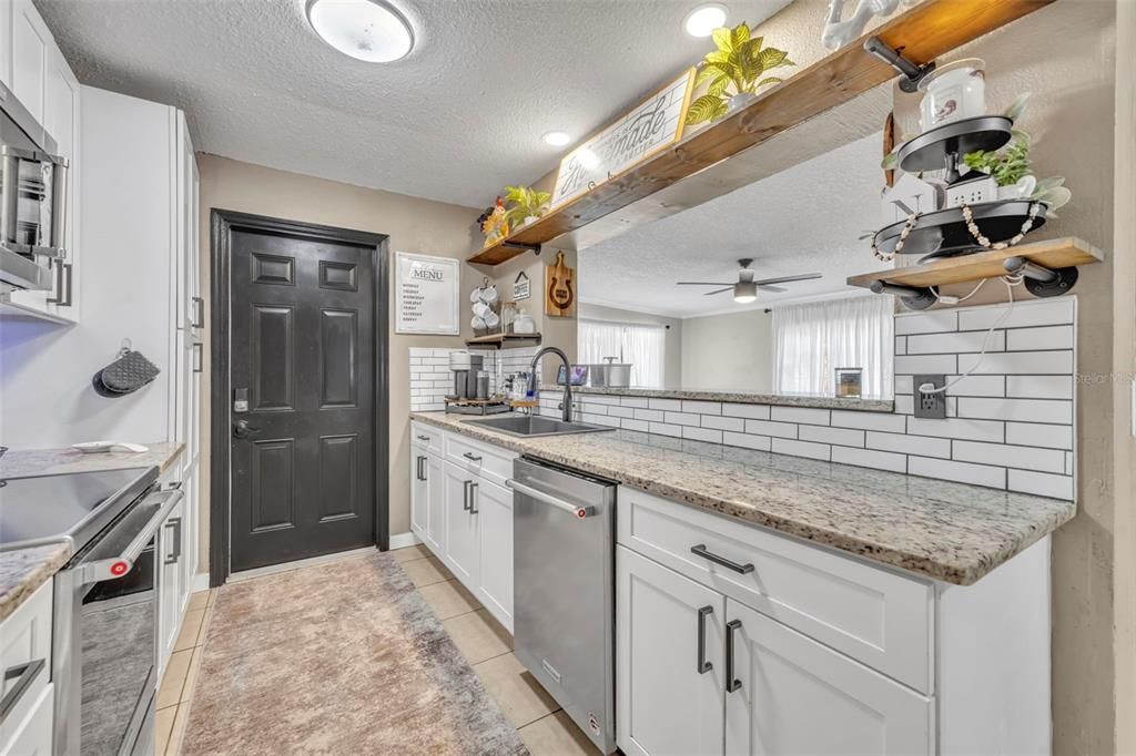 На продажу: $308,900 (4 спален, 2 ванн, 1730 Квадратных фут)