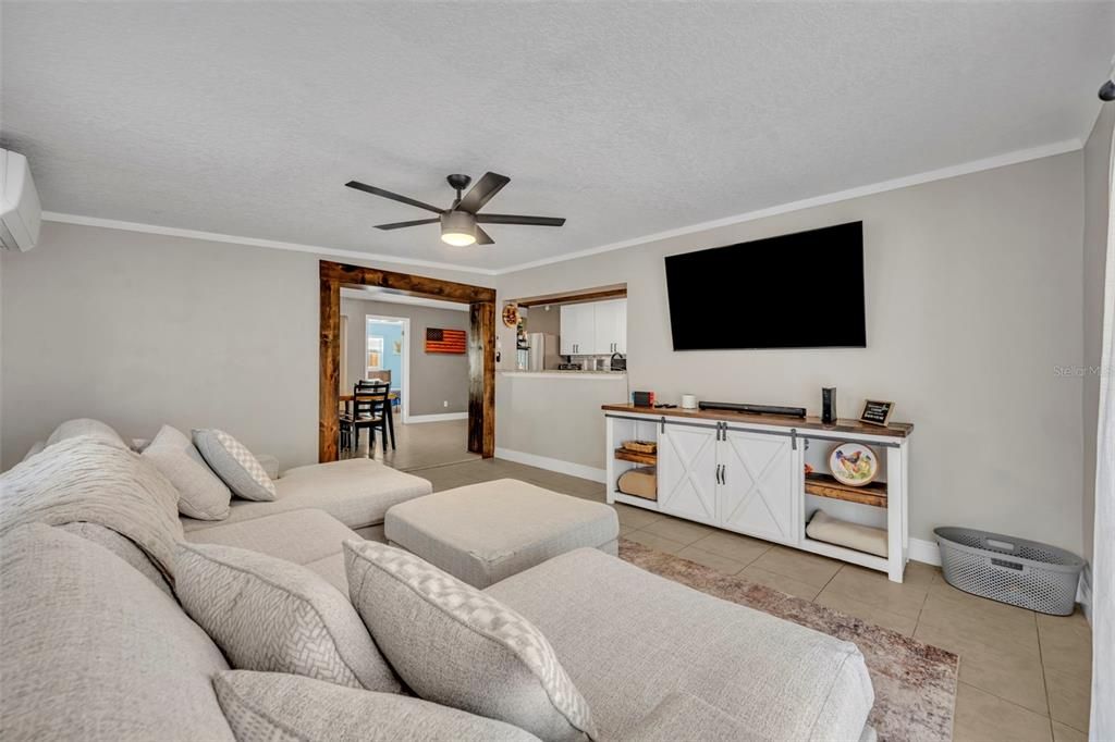 На продажу: $308,900 (4 спален, 2 ванн, 1730 Квадратных фут)