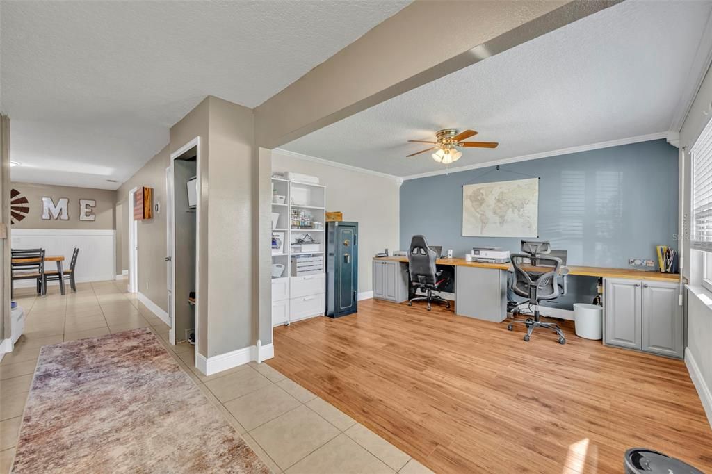 На продажу: $308,900 (4 спален, 2 ванн, 1730 Квадратных фут)