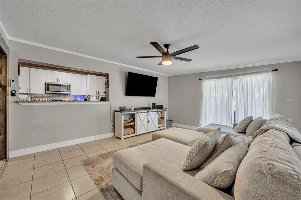 На продажу: $308,900 (4 спален, 2 ванн, 1730 Квадратных фут)