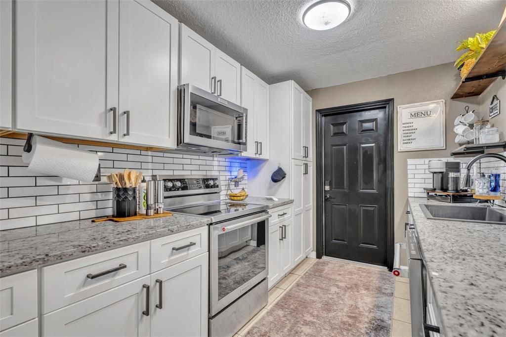 На продажу: $308,900 (4 спален, 2 ванн, 1730 Квадратных фут)