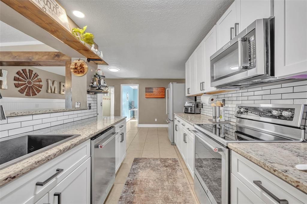 На продажу: $308,900 (4 спален, 2 ванн, 1730 Квадратных фут)