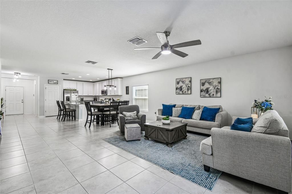 En Venta: $375,000 (4 camas, 2 baños, 1924 Pies cuadrados)