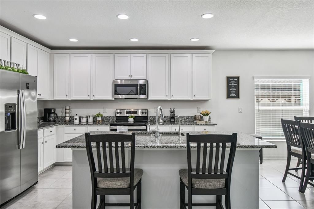 En Venta: $375,000 (4 camas, 2 baños, 1924 Pies cuadrados)