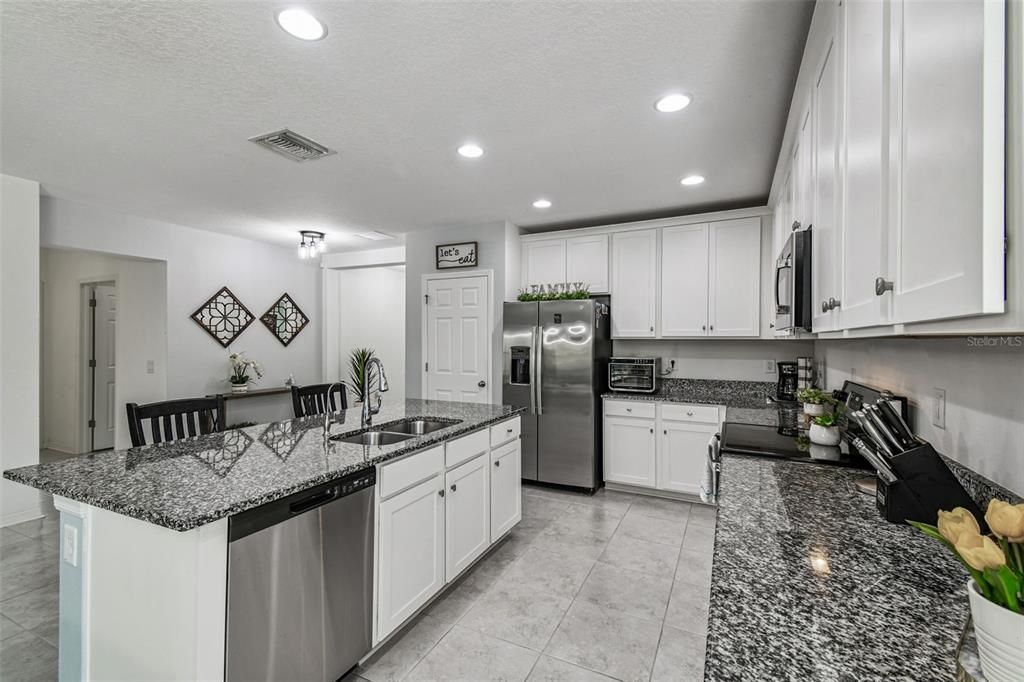 En Venta: $375,000 (4 camas, 2 baños, 1924 Pies cuadrados)