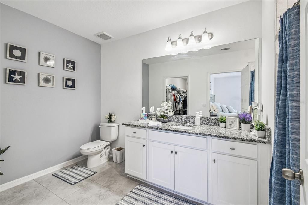 En Venta: $375,000 (4 camas, 2 baños, 1924 Pies cuadrados)