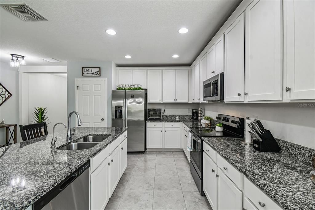 En Venta: $375,000 (4 camas, 2 baños, 1924 Pies cuadrados)