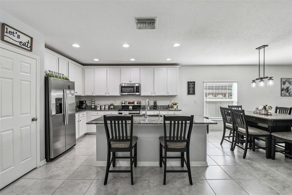 En Venta: $375,000 (4 camas, 2 baños, 1924 Pies cuadrados)