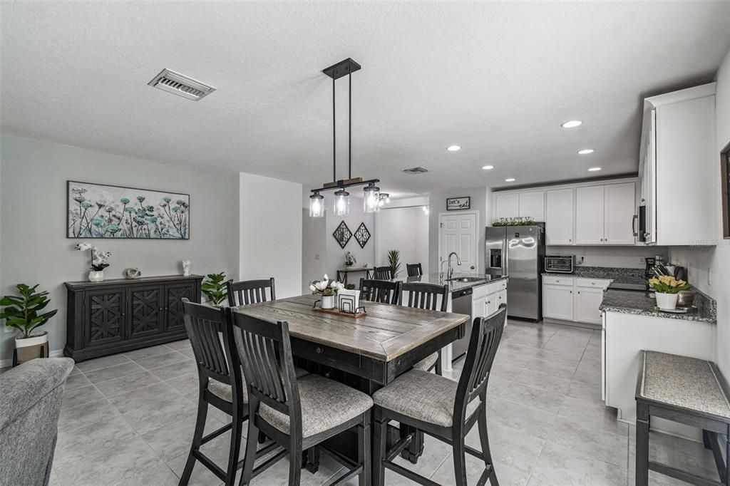 En Venta: $375,000 (4 camas, 2 baños, 1924 Pies cuadrados)