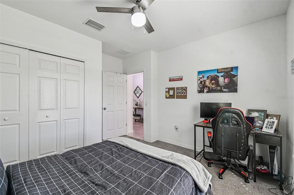 En Venta: $375,000 (4 camas, 2 baños, 1924 Pies cuadrados)