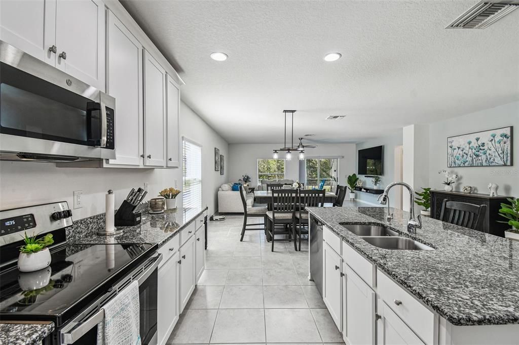 En Venta: $375,000 (4 camas, 2 baños, 1924 Pies cuadrados)