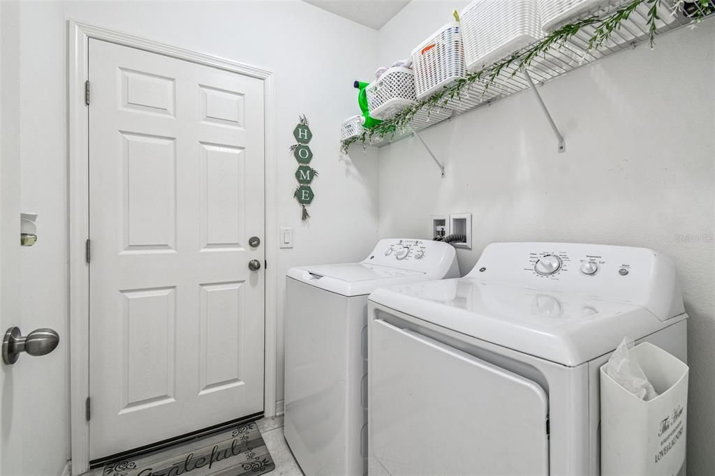 En Venta: $375,000 (4 camas, 2 baños, 1924 Pies cuadrados)