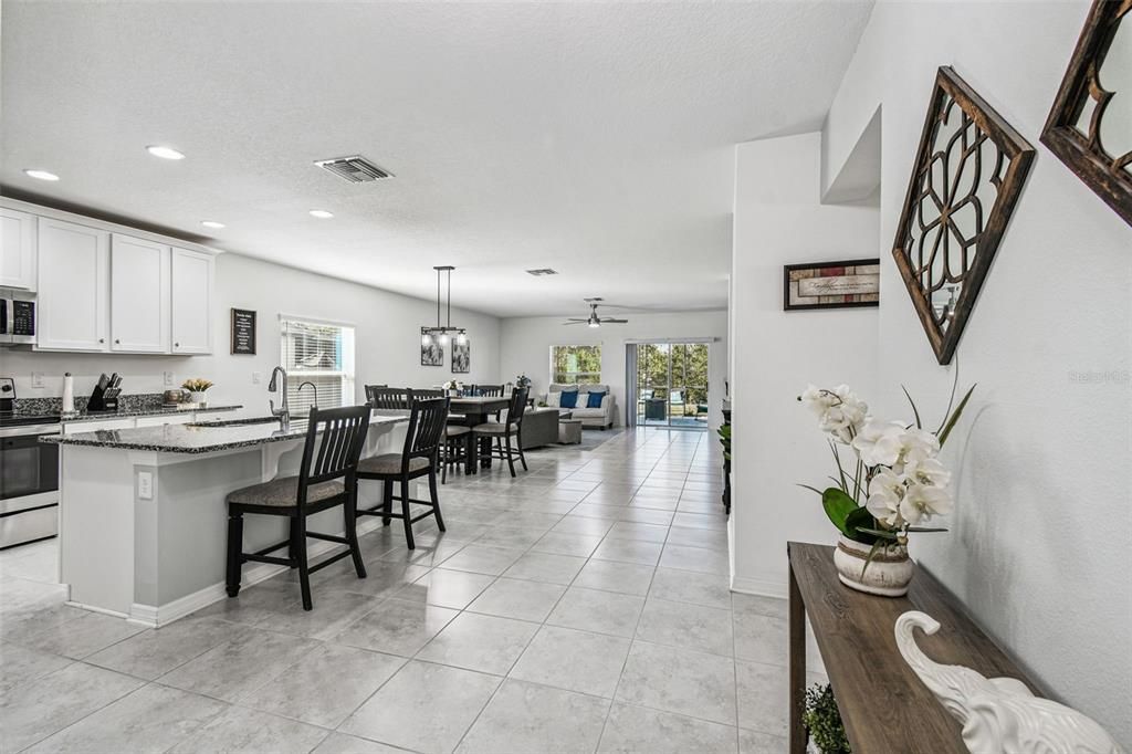 En Venta: $375,000 (4 camas, 2 baños, 1924 Pies cuadrados)