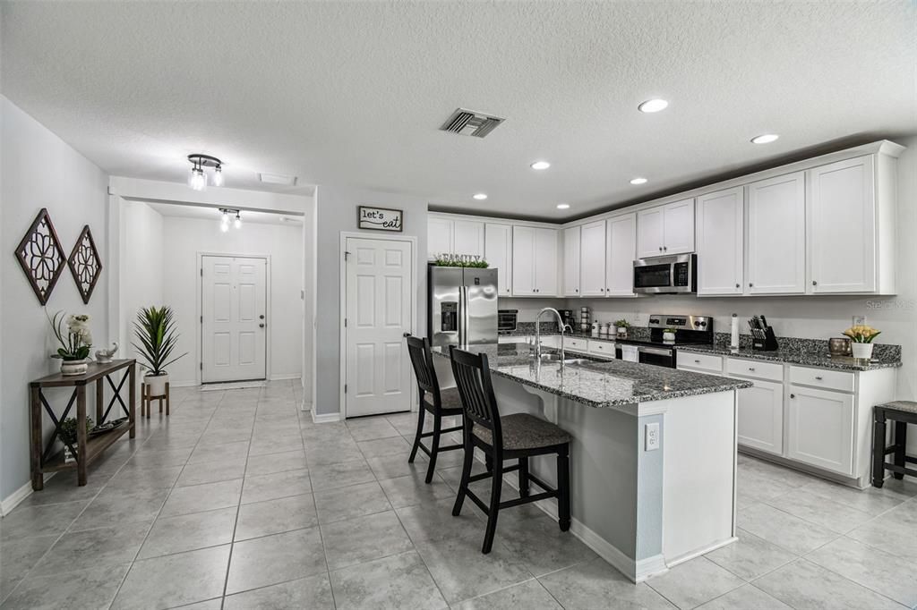 En Venta: $375,000 (4 camas, 2 baños, 1924 Pies cuadrados)