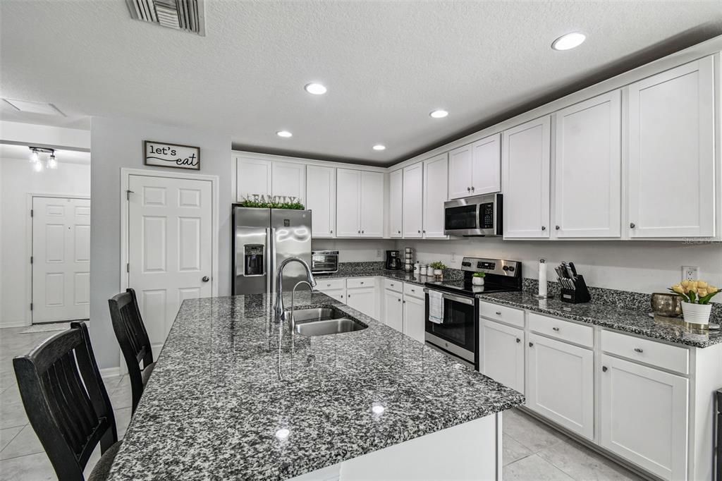 En Venta: $375,000 (4 camas, 2 baños, 1924 Pies cuadrados)