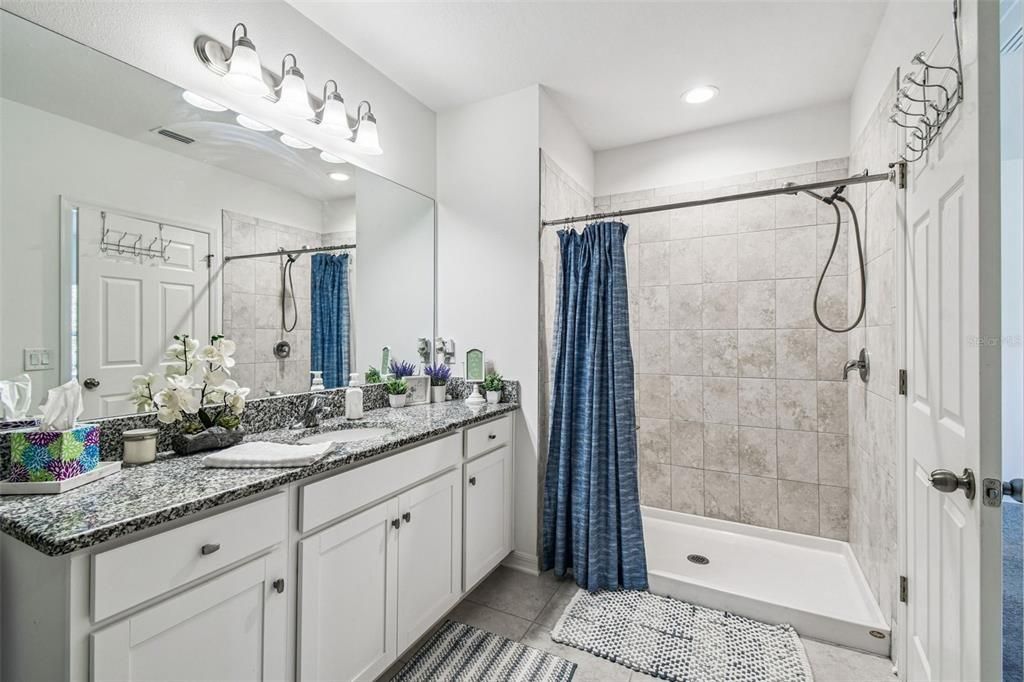 En Venta: $375,000 (4 camas, 2 baños, 1924 Pies cuadrados)