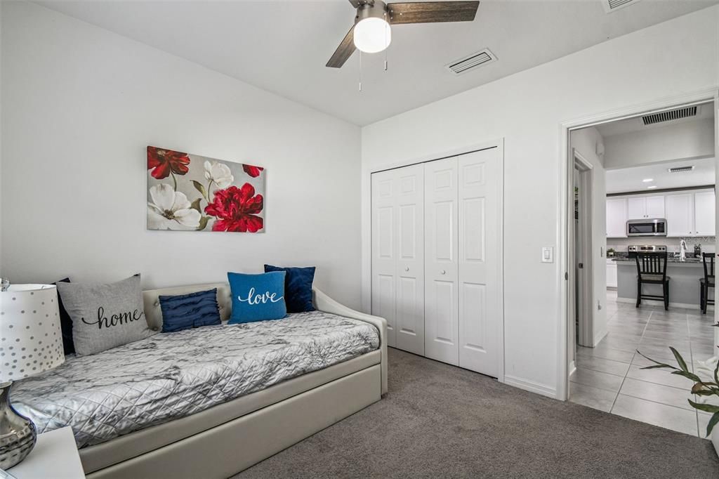 En Venta: $375,000 (4 camas, 2 baños, 1924 Pies cuadrados)