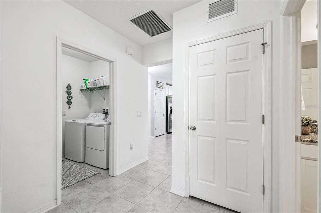 En Venta: $375,000 (4 camas, 2 baños, 1924 Pies cuadrados)