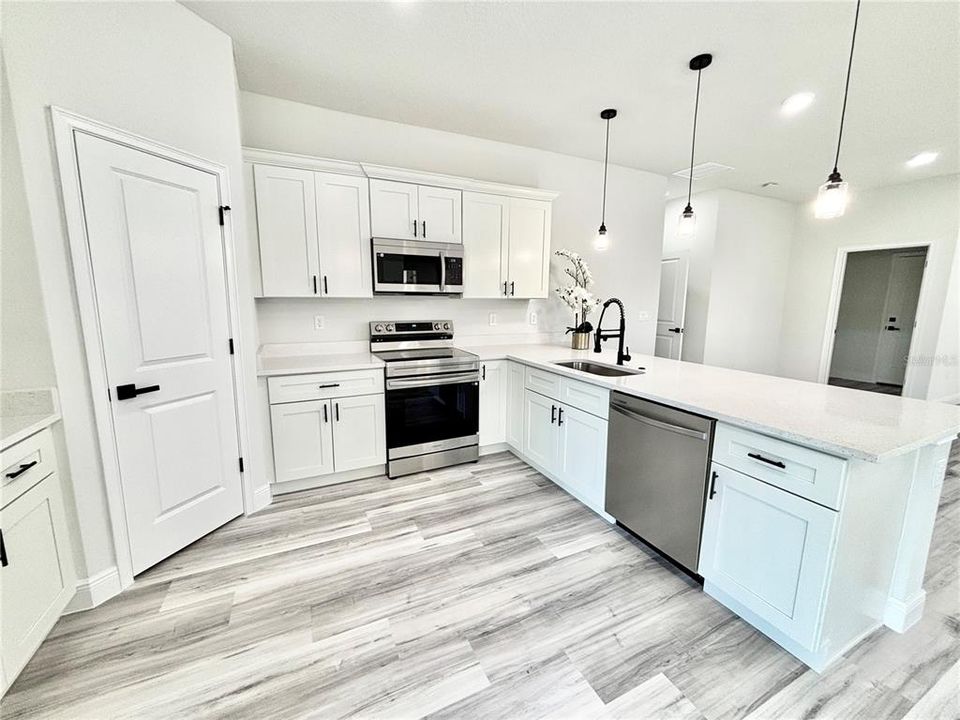 For Sale: $295,000 (4 beds, 2 baths, 1833 Square Feet)