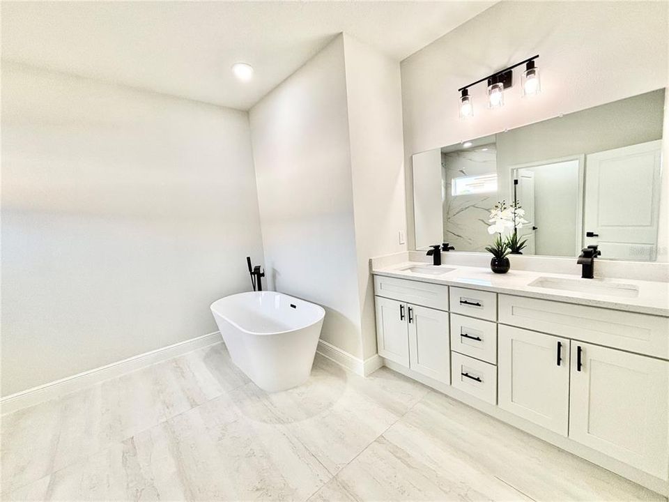 For Sale: $295,000 (4 beds, 2 baths, 1833 Square Feet)