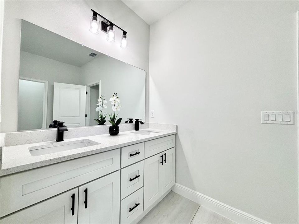 For Sale: $295,000 (4 beds, 2 baths, 1833 Square Feet)