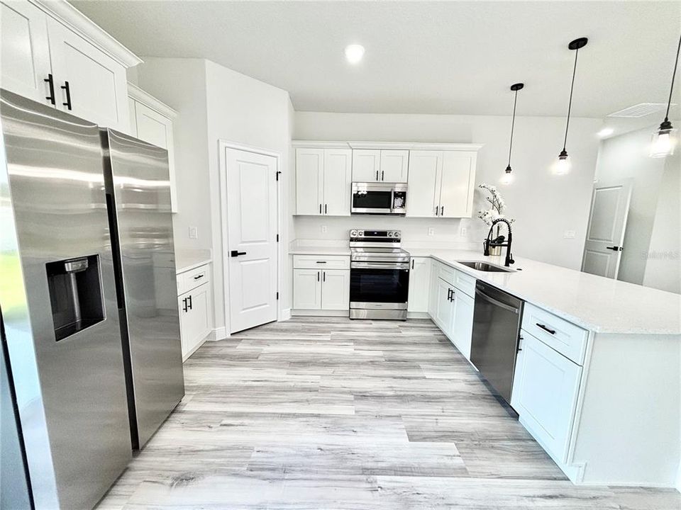 For Sale: $295,000 (4 beds, 2 baths, 1833 Square Feet)