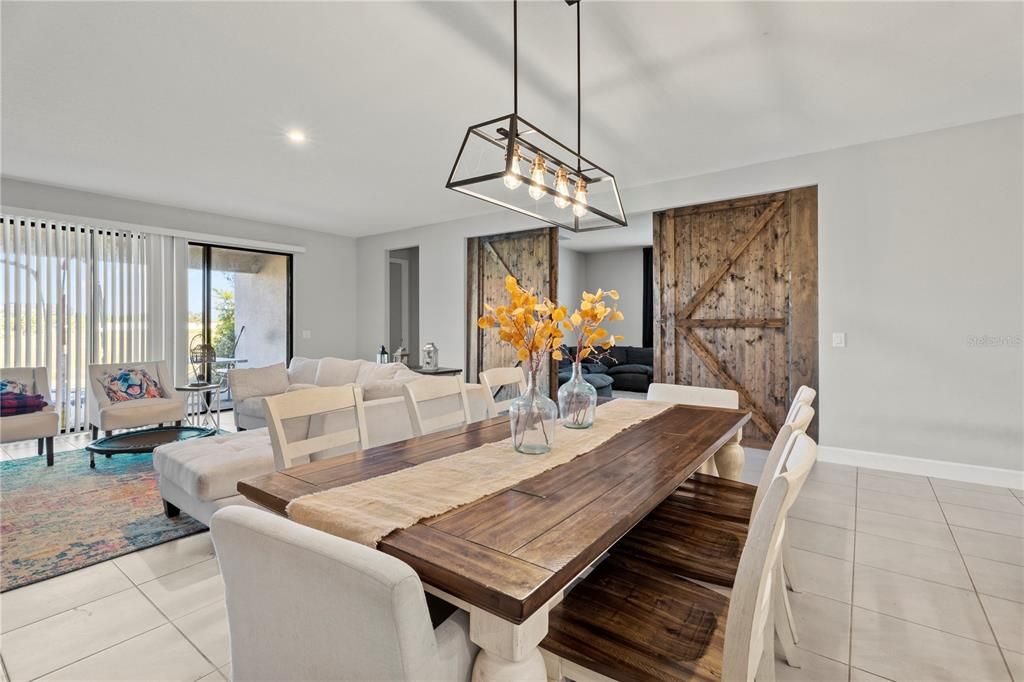 For Sale: $550,000 (4 beds, 4 baths, 2920 Square Feet)